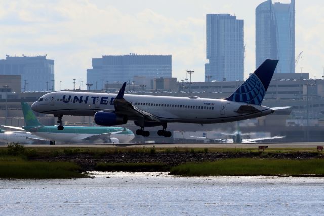 Boeing 757-200 (N41135) - EWR weather diversion