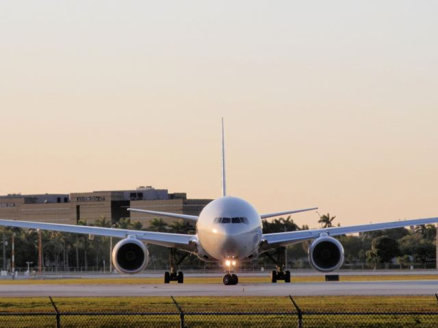 Boeing 777-200 (N781AN)