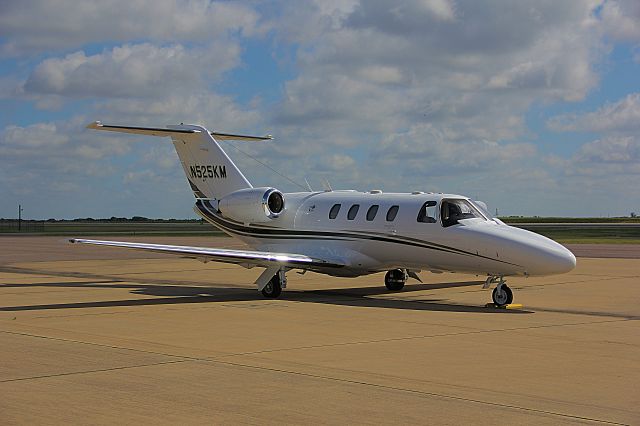 Cessna Citation CJ1 (N525KM) - This sharp looking Citation dropped in for fuel and lunch to Greenvilles Majors Field this morning.