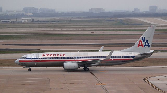 Boeing 737-800 (N914NN)