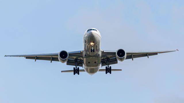 Boeing 777-200 (N223UA)