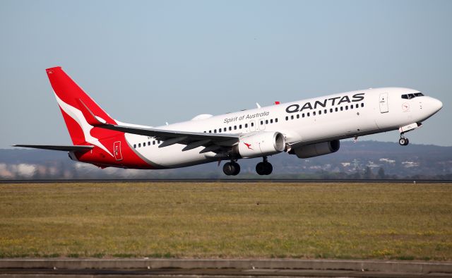 Boeing 737-800 (VH-VYL) - Lifting Off from Rwy 34R