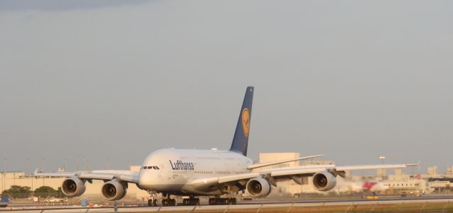 Airbus A380-800 (D-AIMB)