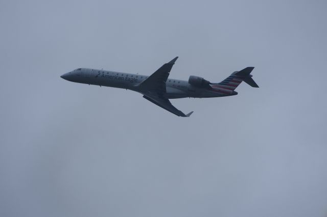 Canadair Regional Jet CRJ-200 (N528EG)