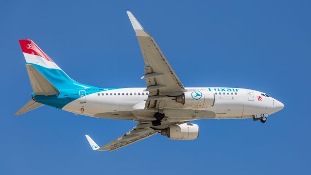 Boeing 737-700 (LX-LGS)