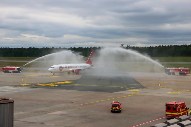 Boeing 737-800 (9H-CXA) - Last flight for the pilot.