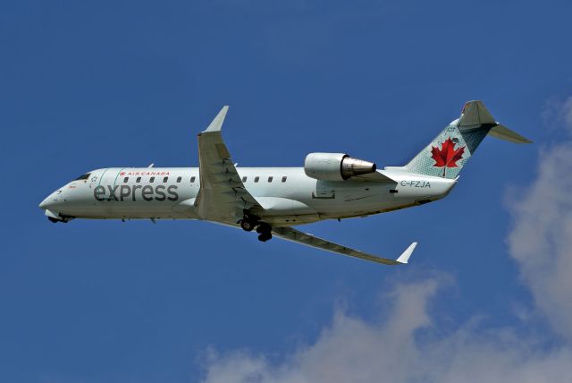 Canadair Regional Jet CRJ-200 (C-FZJA)