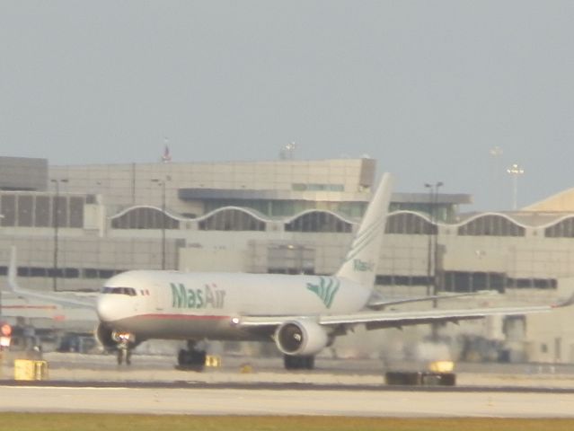 BOEING 767-300 (N420LA)
