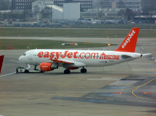 Airbus A320 (G-EZUG)