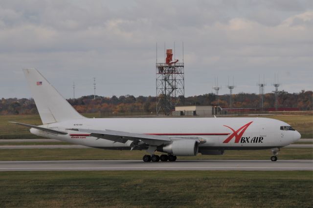 BOEING 767-200 (N767AX)