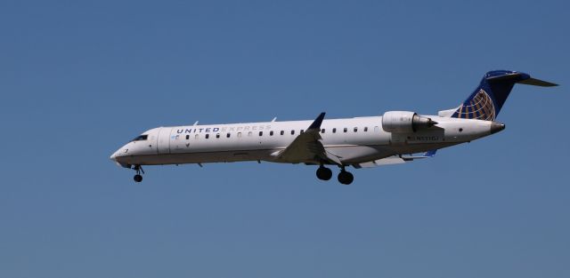 Canadair Regional Jet CRJ-700 (N531GJ) - On final is this 2005 United AIrlines Express Canadair Regional Jet CRJ550ER in the Spring of 2021.