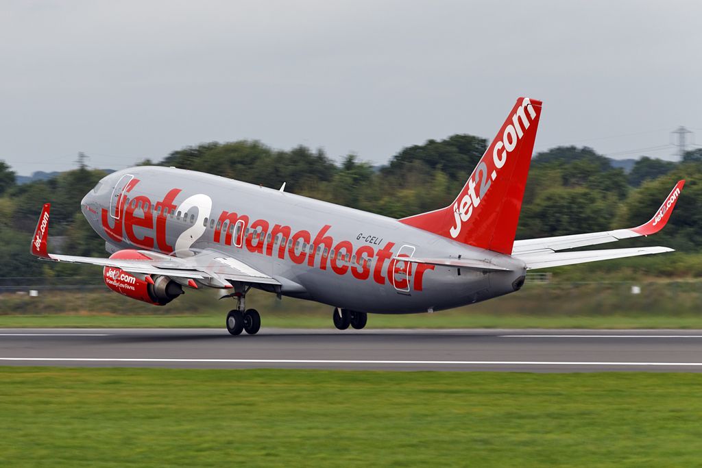 BOEING 737-300 (G-CELI) - EXS869 off to Faro