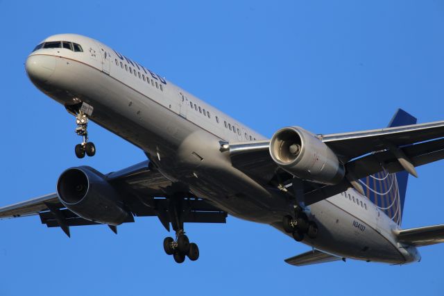 Boeing 757-200 (N34137)