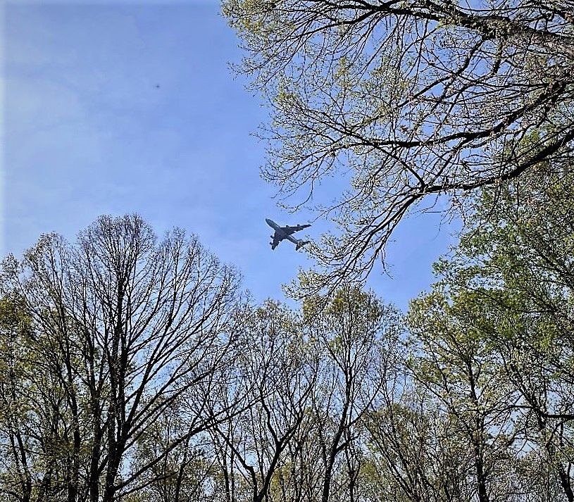 Boeing 747-200 (VC25A) - VC25A training around Piedmont Triad International Airport as seen from a Greensboro back yard. 