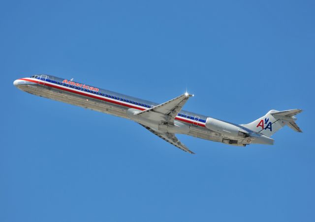 McDonnell Douglas MD-82 (N70504)