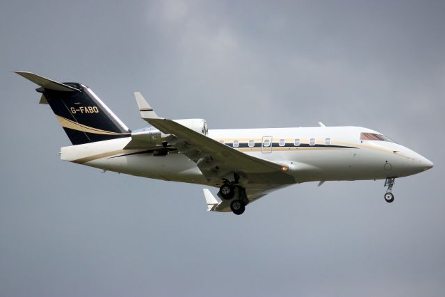 Canadair Challenger (G-FABO) - Gama Aviation Challenger 604 on short finals for rwy 06 on 22-Apr-22 arriving from LOWK as GMA943.