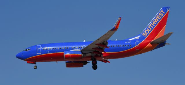 Boeing 737-700 (N7811F) - phoenix sky harbor international airport 10MAR21