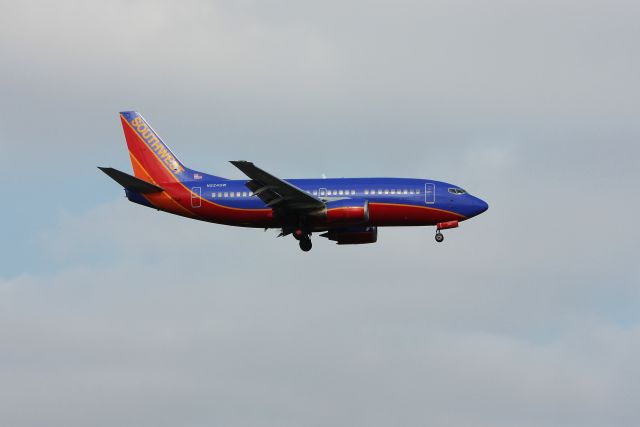 Boeing 737-500 (N524SW) - Standing on 281.