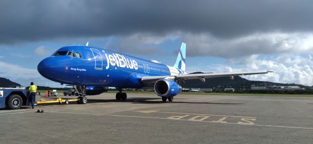 Airbus A321 (N958JB)