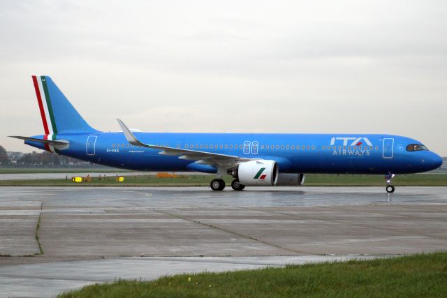 Airbus A321neo (EI-HXA) - Taxiing to Stand 421 on 16-Nov-23 operating its first revenue flight ITY204 from LIRF.