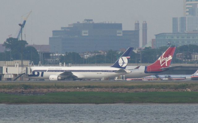 BOEING 767-300 (SP-LPB)