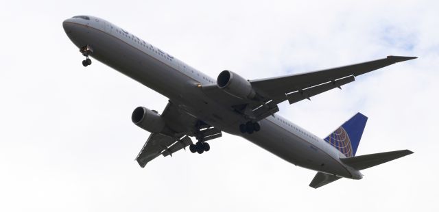 BOEING 767-400 (N66057)
