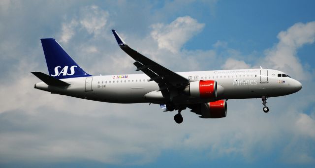 Airbus A320 (EI-SIE)