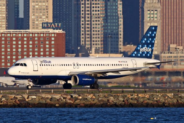 Airbus A320 (N706JB)