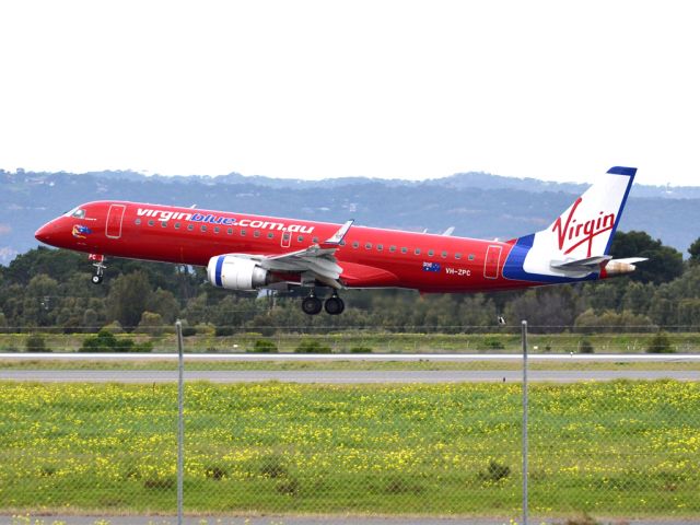 Embraer ERJ-190 (VH-ZPC) - About to put down on runway 05. Thursday 12th July 2012.