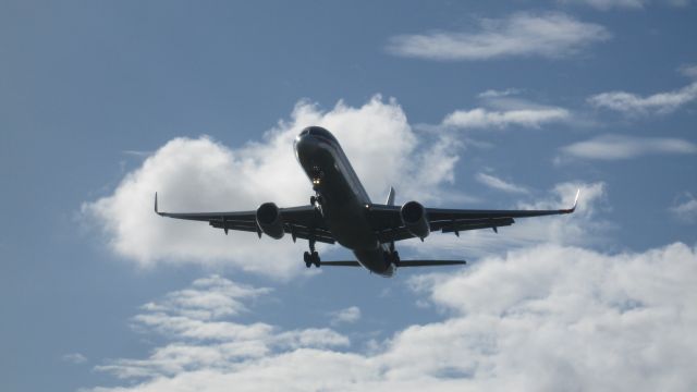 BOEING 767-200 (N676AN)