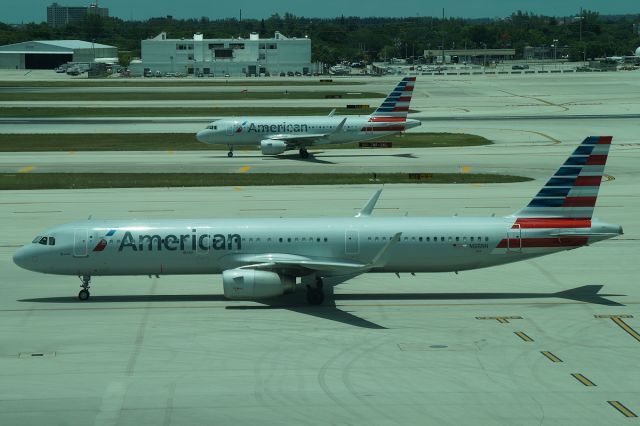 Airbus A321 (N166NN) - A319 AND A321 IN MIA