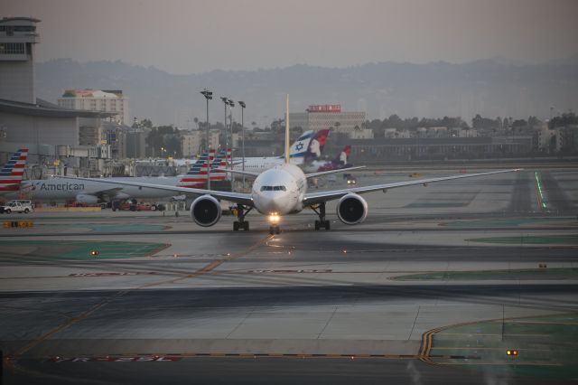 BOEING 777-200LR (N774SA)