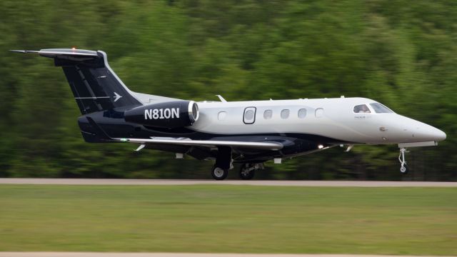 Embraer Phenom 300 (N810N)