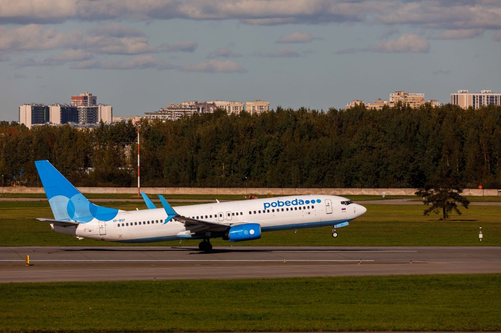 Boeing 737-700 (VP-BQY)