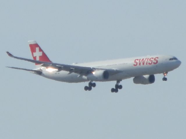 Airbus A330-300 (HB-JHG)