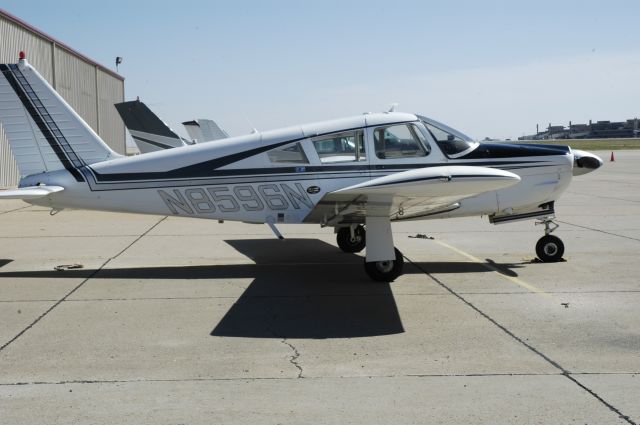 Piper Cherokee Arrow (N8596N)