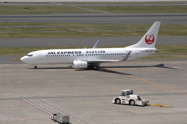 Boeing 737-800 (JA302J) - JAL Express Taxing at Haneda Intl Airport on April 17th 2011 "Ganbarou Nippon"" Title