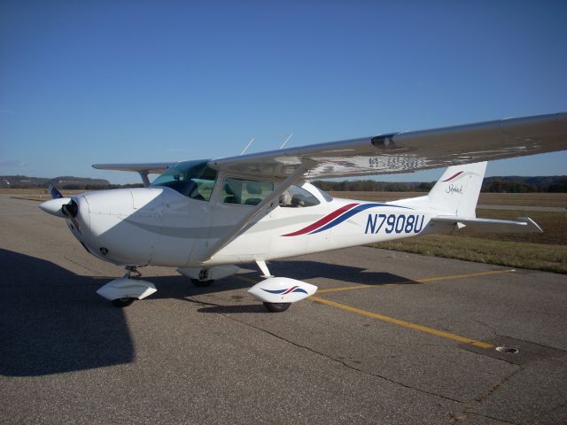 Cessna Skyhawk (N7908U)