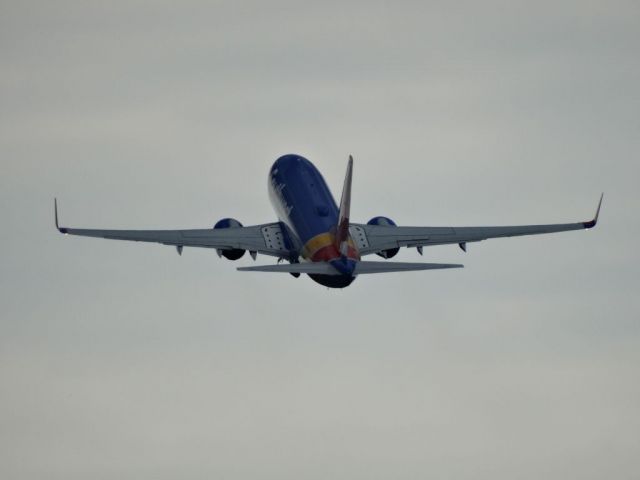 Boeing 737-700 (N7853B)