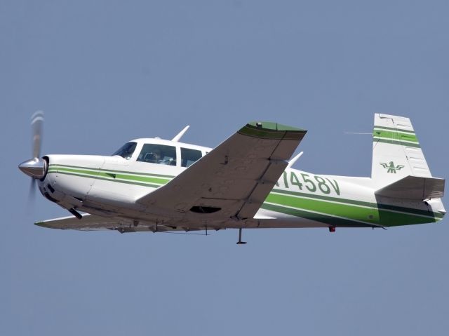 Mooney M-20 (N7458V) - Take off runway 26.