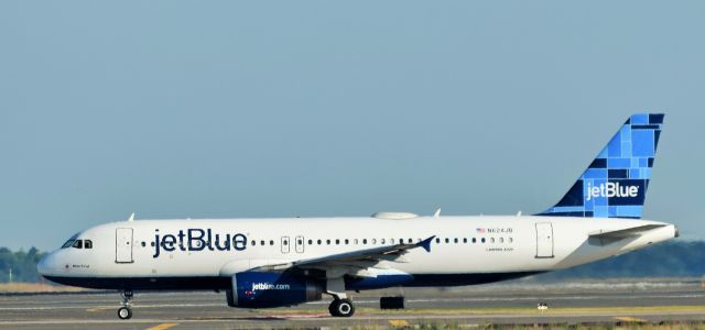 Airbus A320 (N624JB)