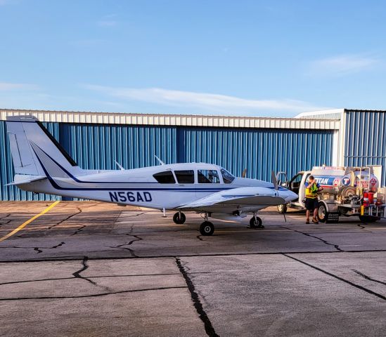 Piper Aztec (N546AD)