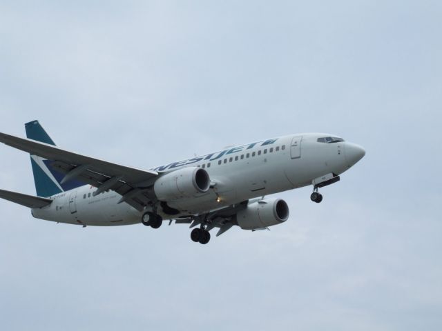 Boeing 737-700 (C-FJWS)