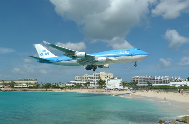 Boeing 747-400 (PH-BFA) - KLM heavy for Rw10