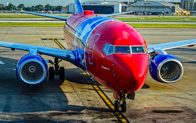 Boeing 737-700 (N922WN) - N922WN Southwest Airlines Boeing 737-7H4 s/n 32461 “Tennessee One” - Chicago Midway International Airport (IATA: MDW, ICAO: KMDW, FAA LID: MDWbr /Photo: TDelCorobr /July 30, 2018