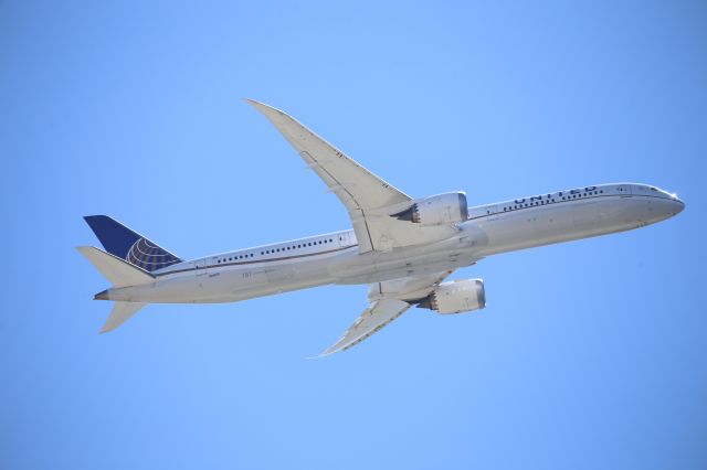 BOEING 787-10 Dreamliner (N14001)