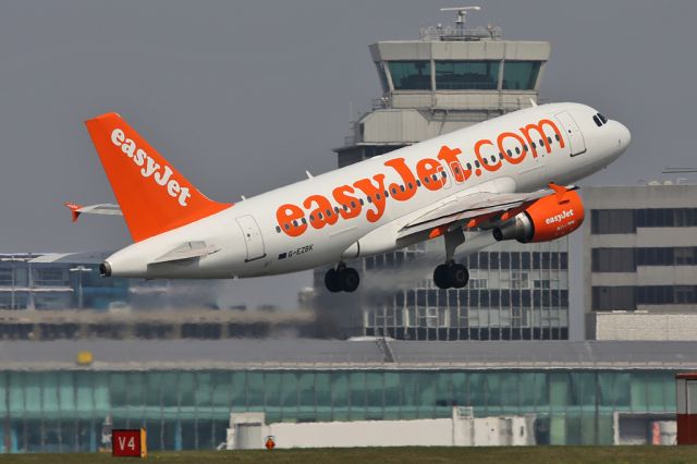 Airbus A319 (G-EZBK) - EZY1887 departing for Munich