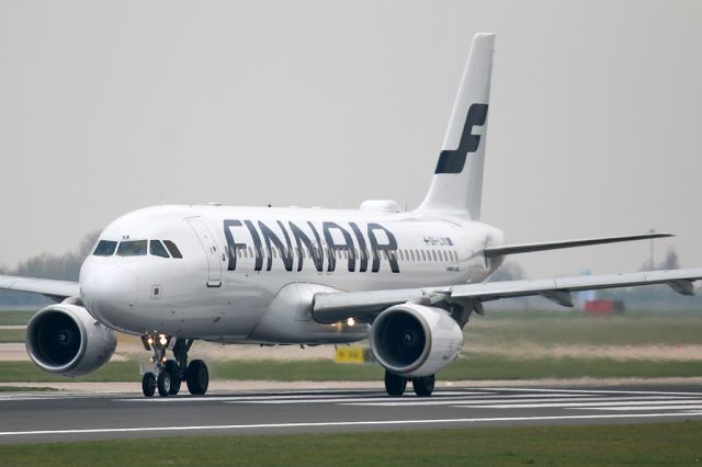 Airbus A320 (OH-LXK) - FIN1362 at the start of the take off roll on the return to Helsinki