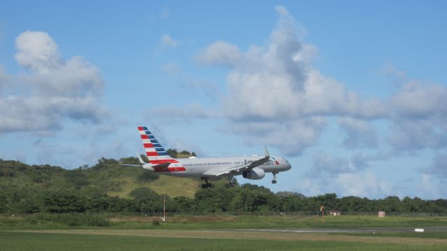 Boeing 757-200 (N185AN)