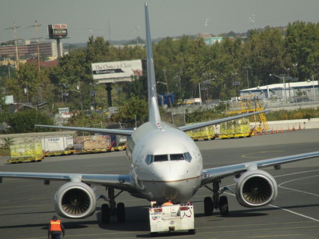 Boeing 737-800 (N78524)